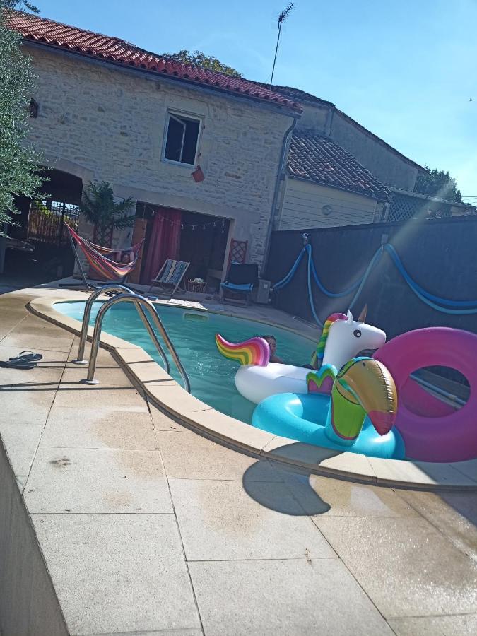 Grande Chambre D'Hote Pour 4 A 5 Personnes Bed & Breakfast Chef-Boutonne Exterior foto