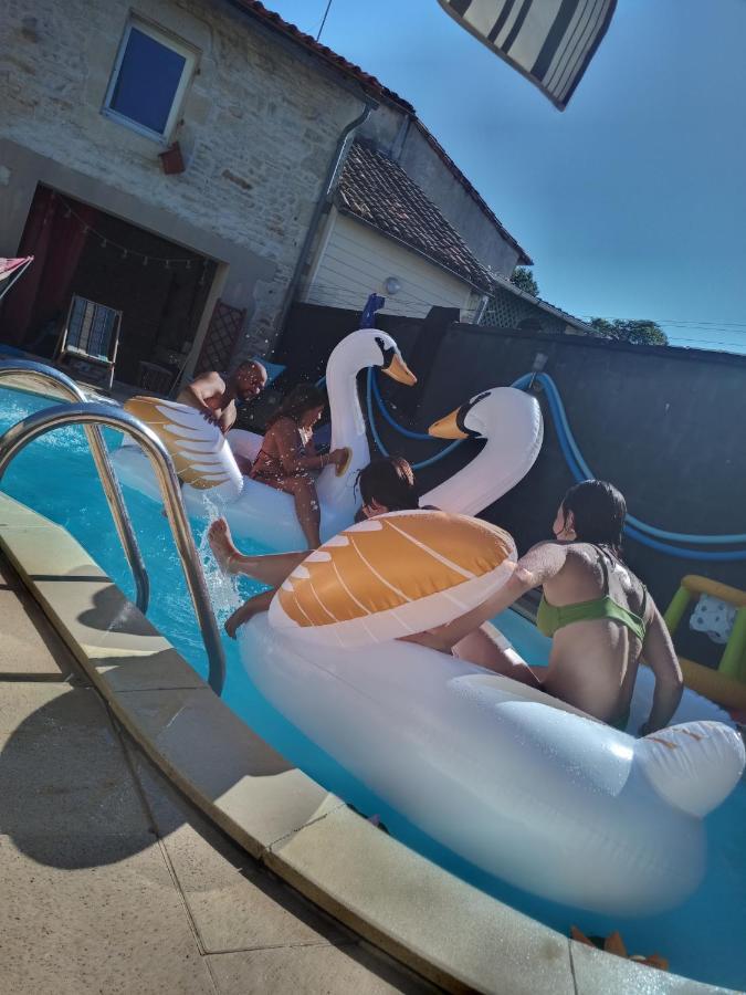 Grande Chambre D'Hote Pour 4 A 5 Personnes Bed & Breakfast Chef-Boutonne Exterior foto