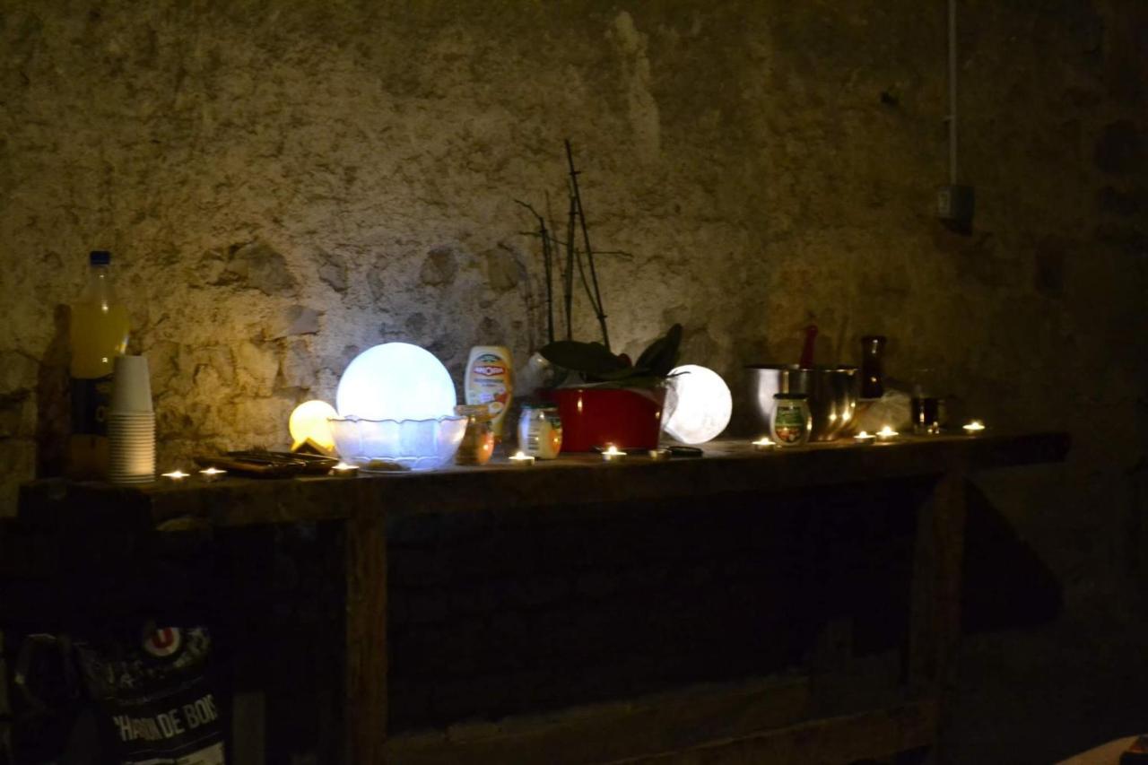 Grande Chambre D'Hote Pour 4 A 5 Personnes Bed & Breakfast Chef-Boutonne Exterior foto