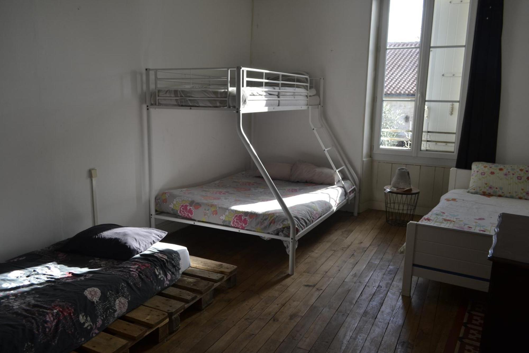 Grande Chambre D'Hote Pour 4 A 5 Personnes Bed & Breakfast Chef-Boutonne Exterior foto