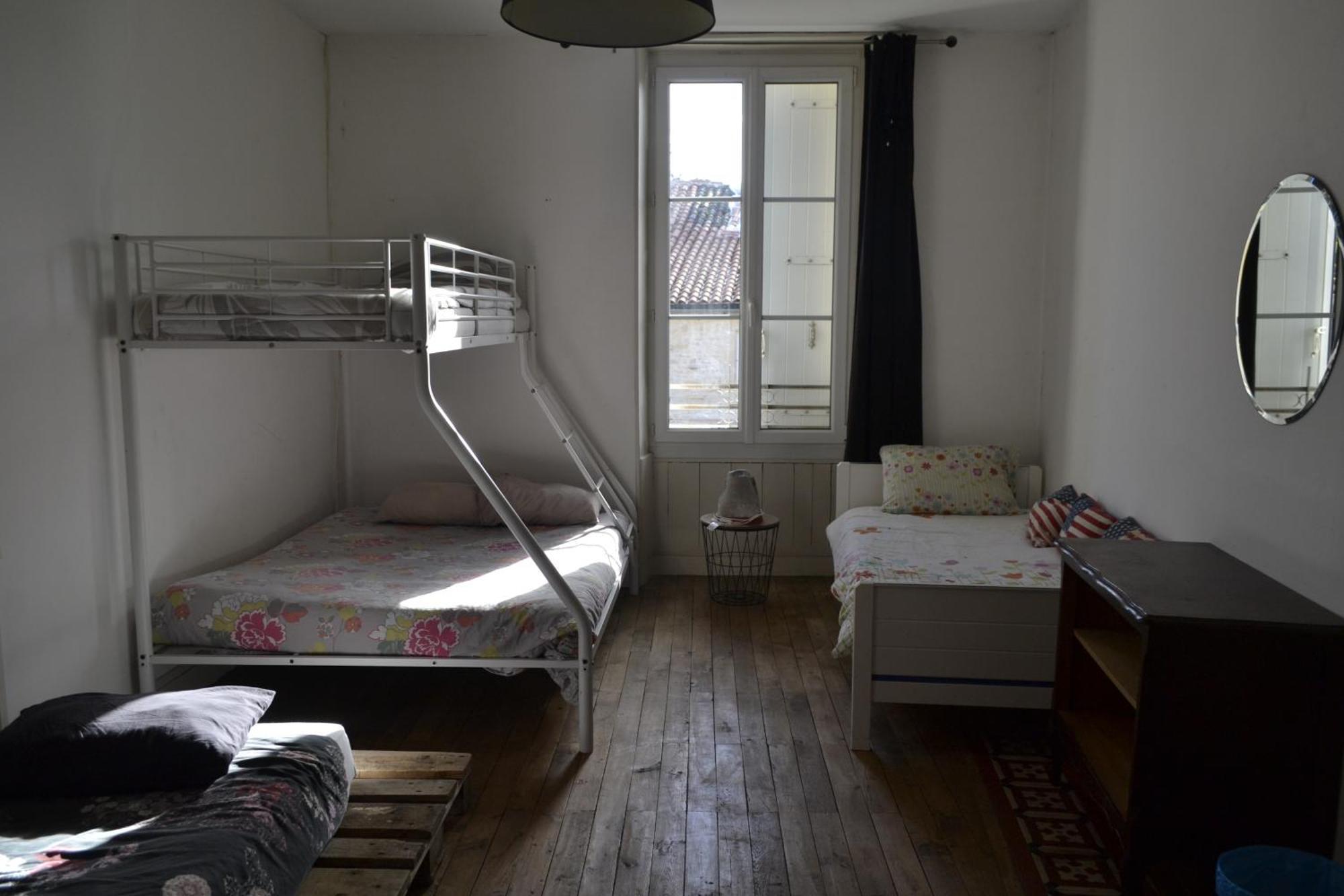 Grande Chambre D'Hote Pour 4 A 5 Personnes Bed & Breakfast Chef-Boutonne Exterior foto